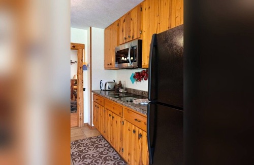 Calico Rock Cabin | White River Fly Fishing Cabin · Creekfront