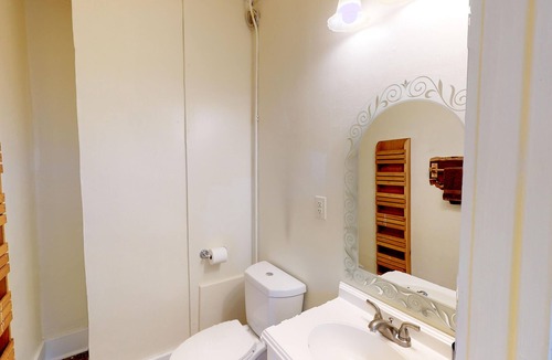 Ithaca Apartment | Whole 2nd floor. Chef's Kitchen-9' Ceilings, Light-Airy! 1.5 baths. Near Gorges.