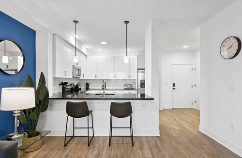 Fairview Apartment | Wonderful ! King 1BR ! Free Parking ! 30 min NYC !