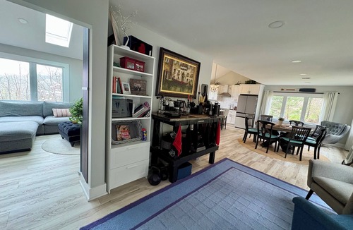 Watchung House | World Cup Special: Spacious home in secluded woods close to events and NYC.