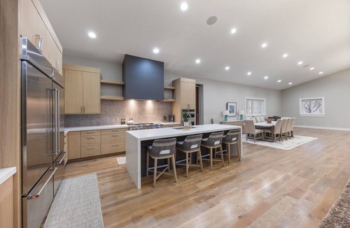 South Jordan House | Zelkova | Space for large groups & Events up to 100 people