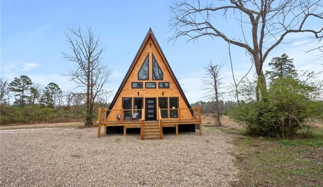 1 Bedroom LUXE A-Frame Cabin, Minutes to Broken Bow Lake!