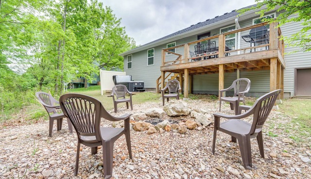 < 1 Mi to Marina! Family Home in Eureka Springs