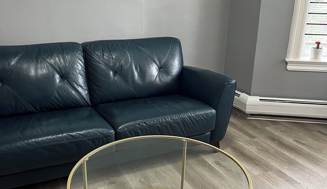 10 mins bus to Time Square, Quiet, Clean, Convenient, furnished, full Kitchen