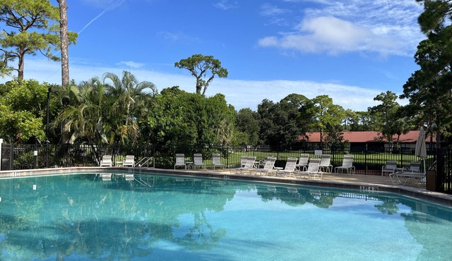 15 Minutes to Siesta Key Beach & Fabulous Community Pool!