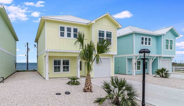 167 Seven Palms, Set Sail Waterfront House: Pool, Hot Tub & Fishing!