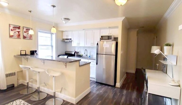 1715 4F · Contemporary Modern Apt/Parking Avail-20Min to NYC