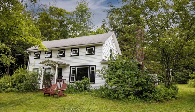 1894 Catskills Farmhouse Retreat near Hunter Mtn.