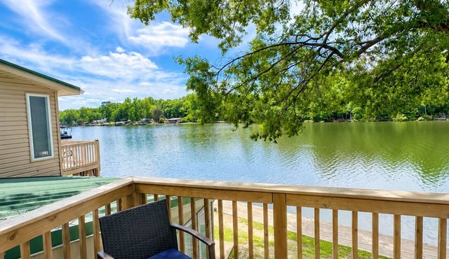 2 Bedroom Condo ON Lake Hamilton! Sleeps 6!