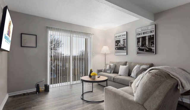 2 Bedroom modern apartment with Free Parking