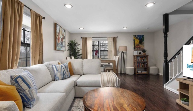 2 Bedroom Townhome King Beds Parking