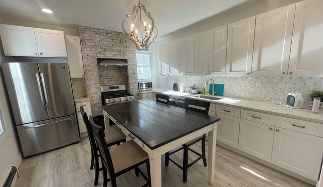 2 Bedroom w Laundry & Backyard in Union City - 12 min from MetLife Stadium!