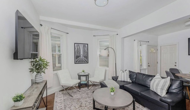 2 BR 15 Min to NYC: Parking, Pets OK, Laundry