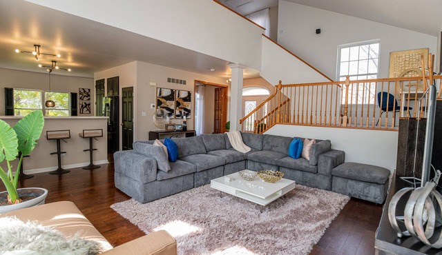 2 King Suites | Near Downtown & Garage Parking