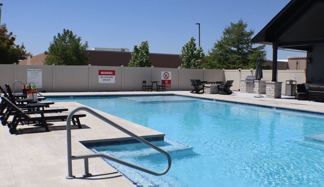 2BR/2BA Apt. Near Lift, Walmart Campus & Amp, with In-Unit Bike Storage