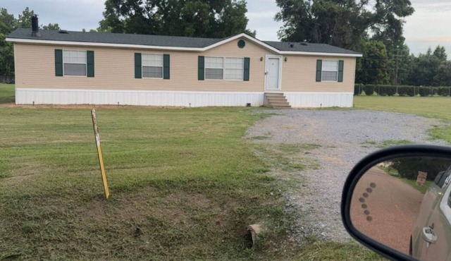 3-bedroom 2 full bath mobile home in nice quiet area 10 minutes from town
