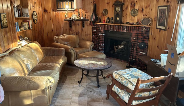 3 Bedroom Adirondack Cabin 400m From Lake, 10 min to Lake George, 20 to Saratoga