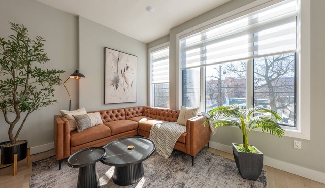 3BR/2BA w/Garage 20 mins to NYC - Pets OK, Laundry In-Unit, Fenced Backyard