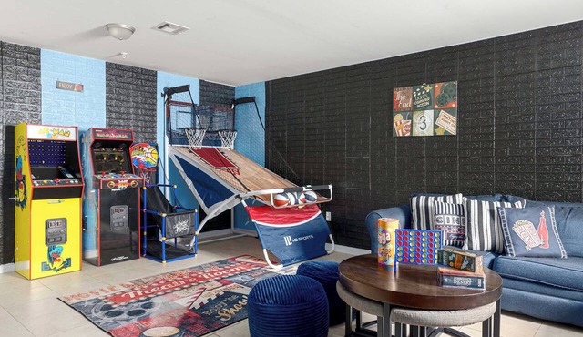 3BR w/Garage Parking | Near NYC & EWR