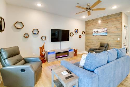 4 Mi to Rockport Beach Park: Home w/Resort Perks