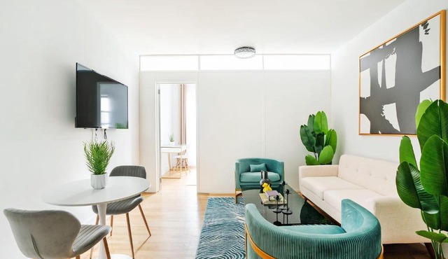 444-3F Newly renovated 1BR in Hell's Kitchen