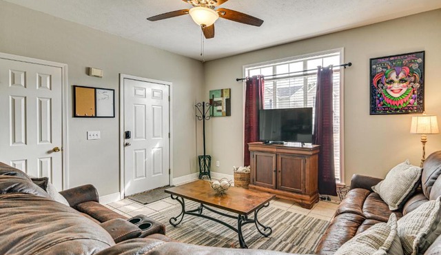 5 Mi to MSU! Spacious Townhome w/Private Patio