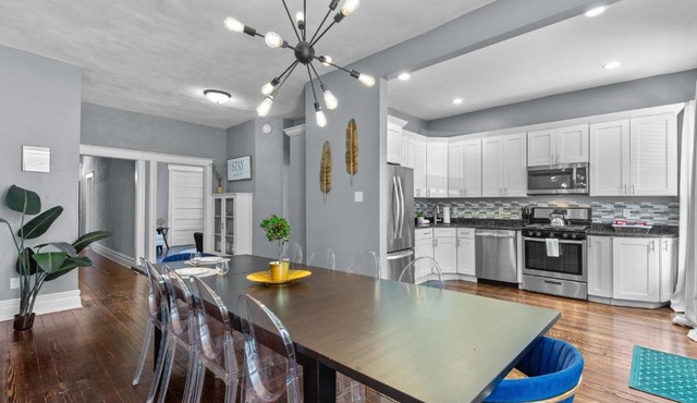5BR Family Home Near Missouri Botanical Garden | Parking in Back | Shaw STL