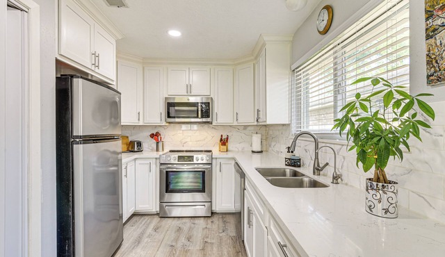 6 Mi to Clear Lake: Family Home w/Patio & Yard