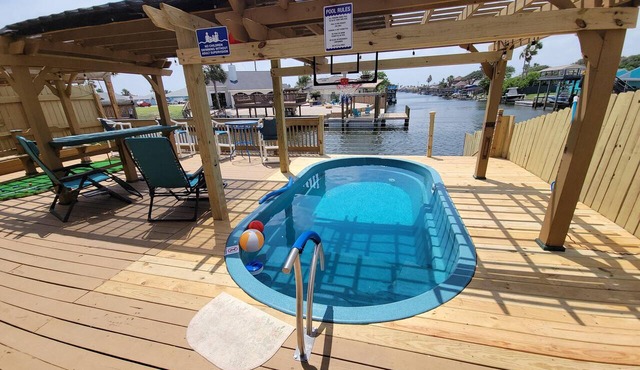 8/4 Island Waterfront 2 Kit 2 Private Pools 2 Hot Tubs
