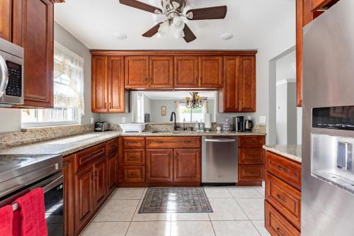 9 min to Disney Entrance-Peaceful Single Family House