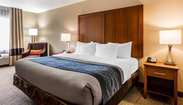 A Breathtaking Room w/ Complimentary Breakfast!
