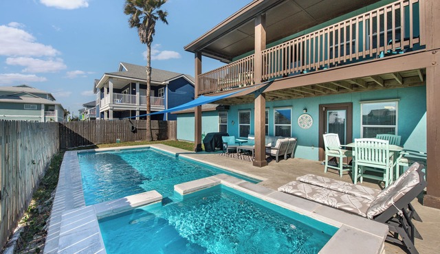 Adorable 3br/2.5ba pet friendly home with a private pool and close proximity to