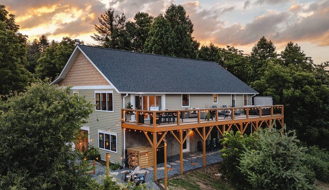 Amazing Views | Hot Tub | Sauna | Firepit | Games