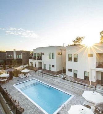 Bachelorette Dream | 2 Units | 8 Kings + 8 Baths