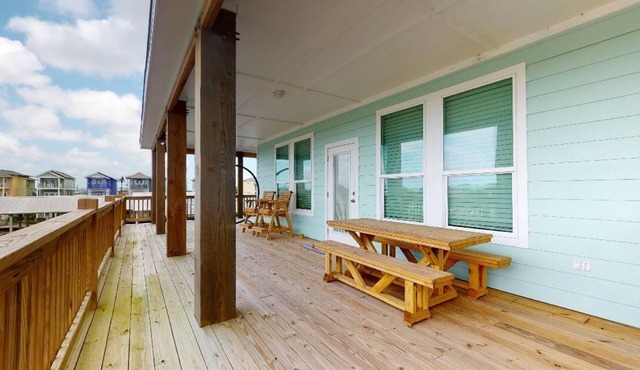 Bay Dreaming: 3 BR, 2 BA House in Port Bolivar, Sleeps 12