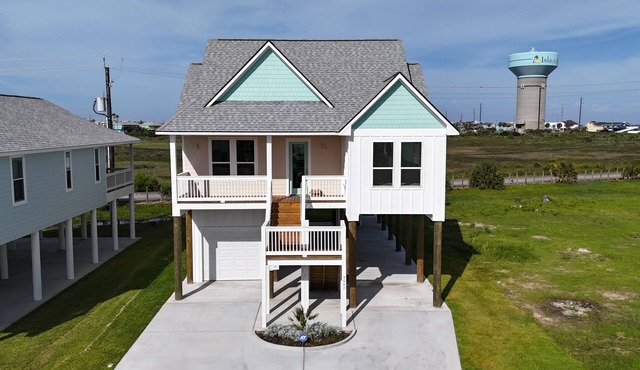 Beach Memories Start at Seaglass, 4BR 3BA House with Ocean Views and Pool Access