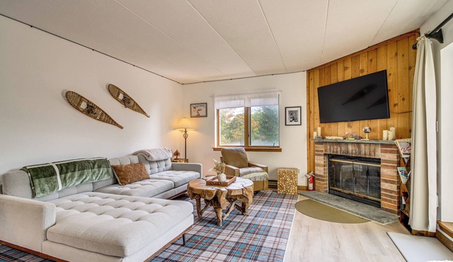 'Bearfoot Apres' Mtn-View Condo < 1 Mi to Mt Snow!