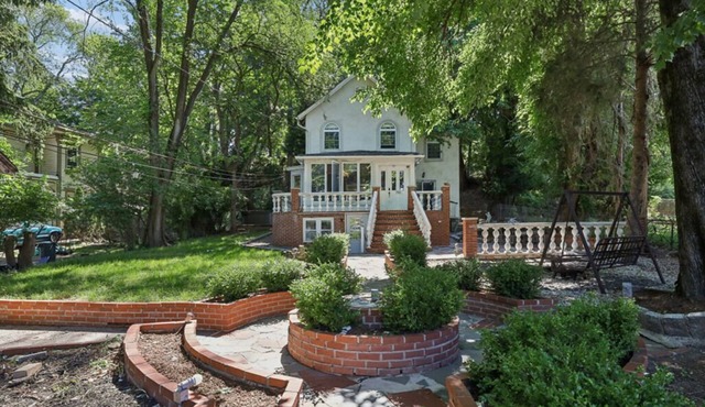 Beautiful 3 bedroom house minutes from NYC, Metlife, & American Dream Mall