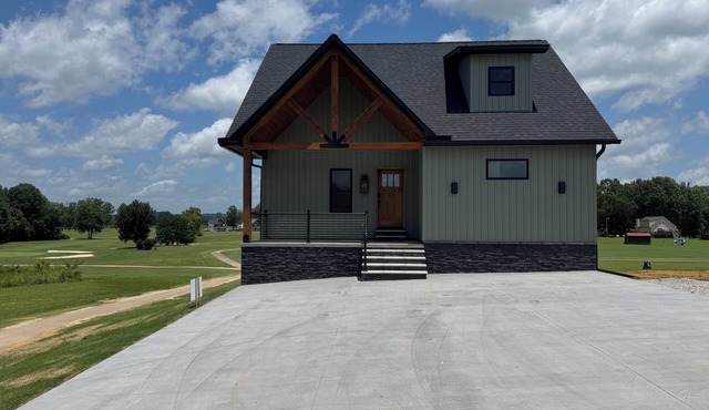 Beautiful 4 Bedroom House on the Tennessee River Golf Course