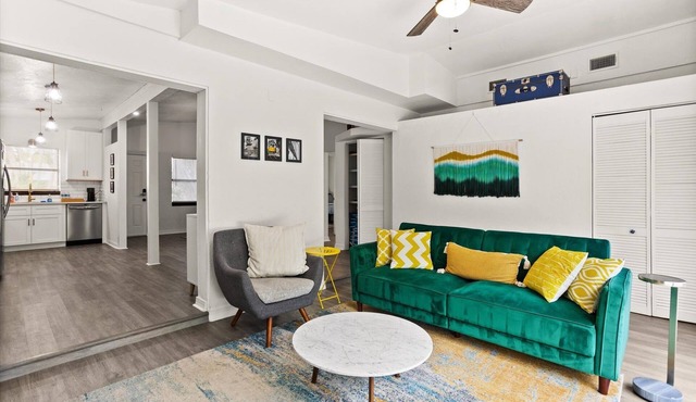 Beautiful home with heated pool, minutes away from Siesta key beach