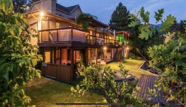 Beautiful, Private 3 Bedroom/3 Bath on Canyon