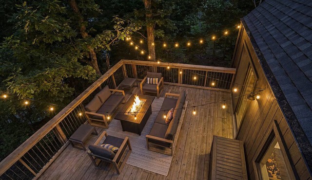 Black Bear Cabin. Luxury 2bed/2 bath, 13 miles to Eureka Springs on Table Rock.