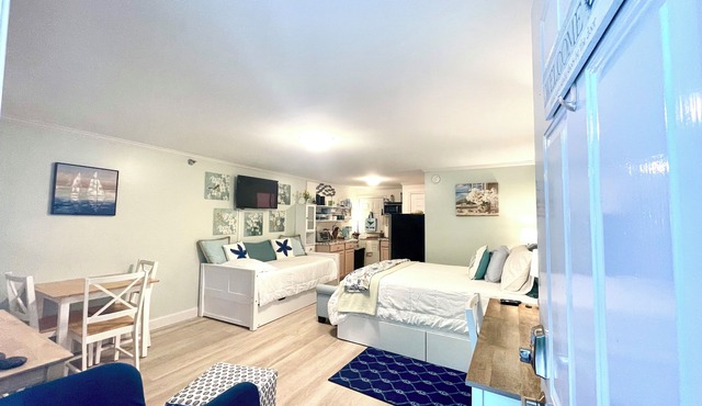 Boutique Ogunquit Studio! Walking distance to everything - in/outdoor pools! in Ogunquit