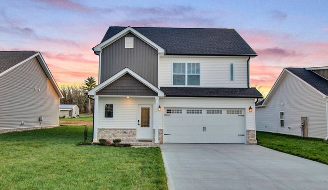 Brand New House 45 min to Nashville in Peaceful Burns TN
