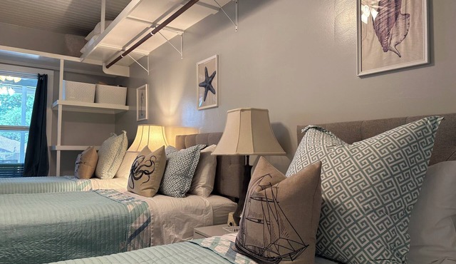 Breezy Bayshore Bunkhousen