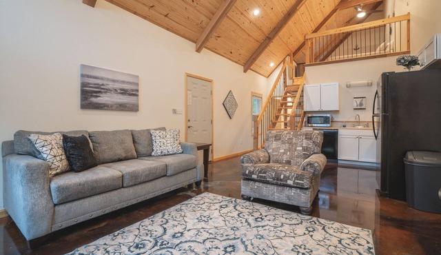 Cabin C at Safe Harbor Brady Mountain on Lake Ouachita!