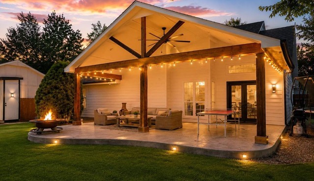 Casa Blanca Luxury Spa Suite with fireplace, Disc Golf, 5 beds