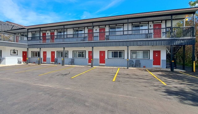 Cedar Lodge Motel in Goderich