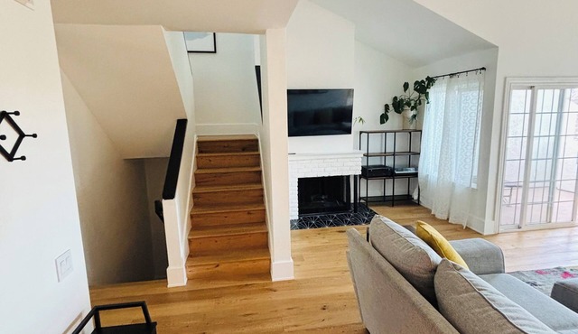 Charming 3-bedroom townhome with AC and WiFi in serene Mission Viejo