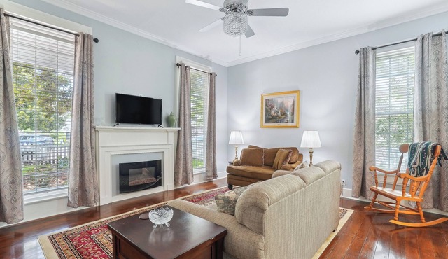 Charming Apartment Retreat in Historic Jefferson!